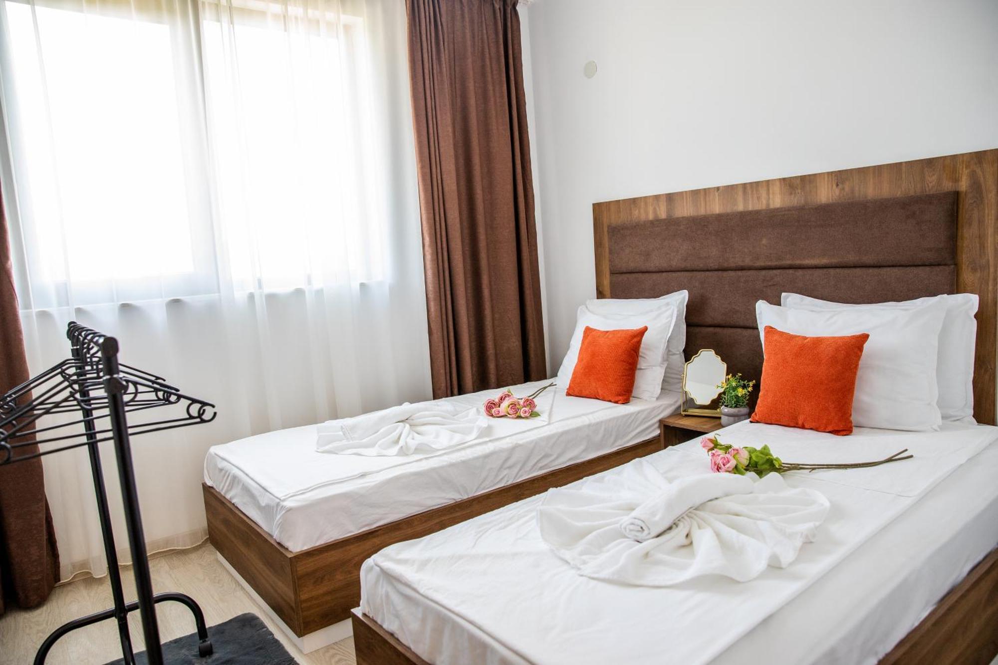 Two-Bedroom Premium Apartment Saints Constantine and Helena Exterior foto