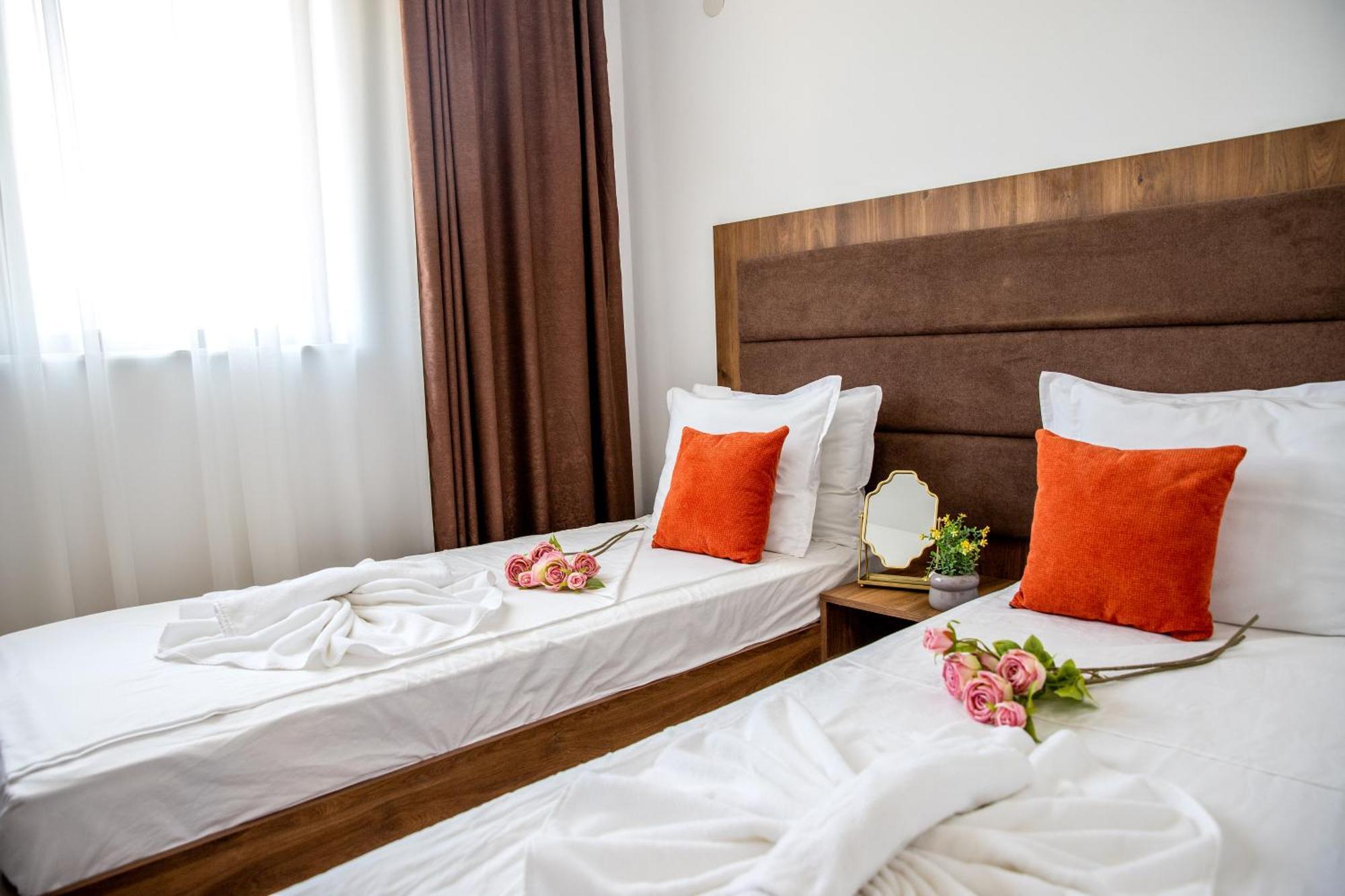 Two-Bedroom Premium Apartment Saints Constantine and Helena Exterior foto