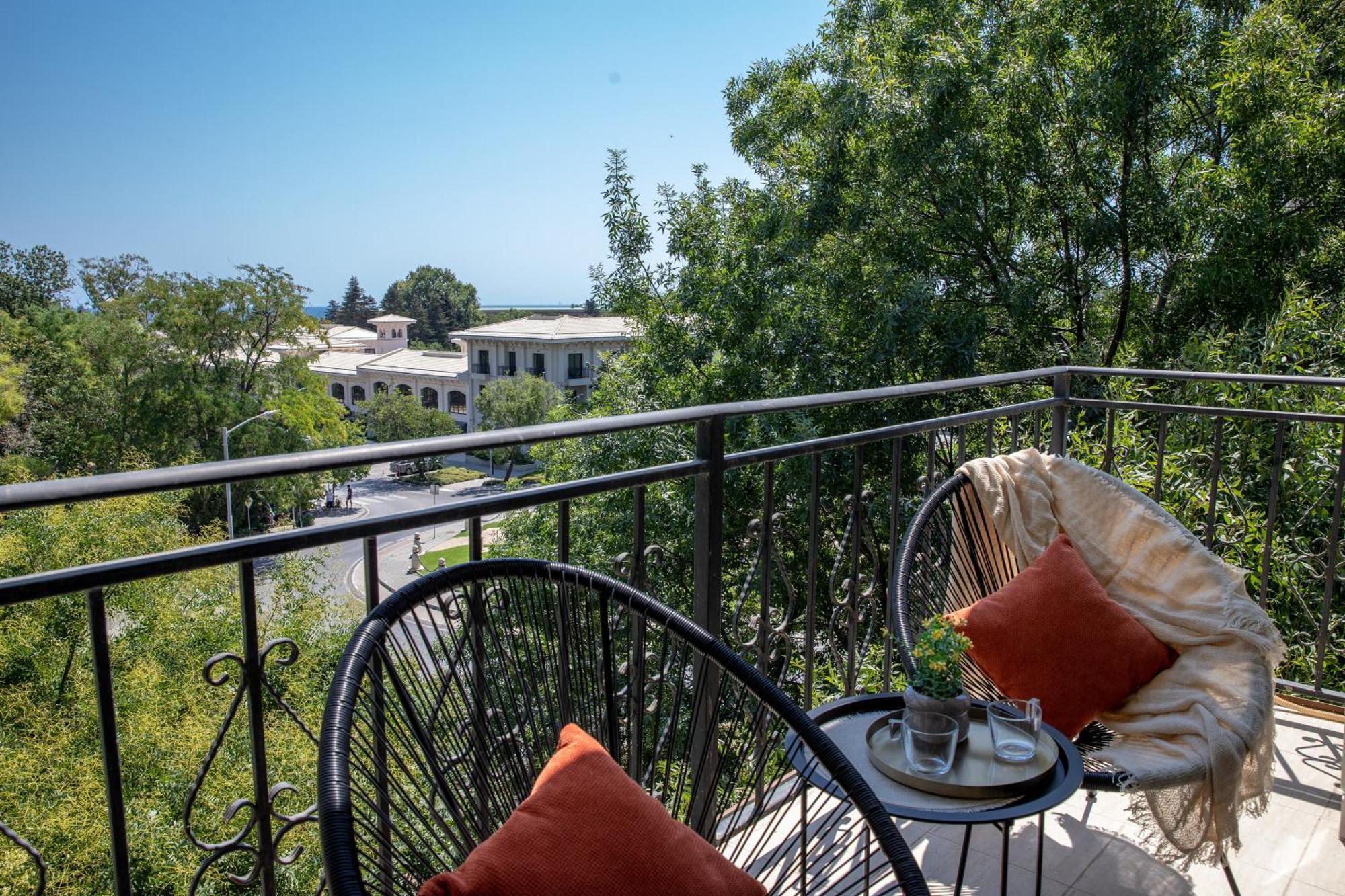 Two-Bedroom Premium Apartment Saints Constantine and Helena Exterior foto