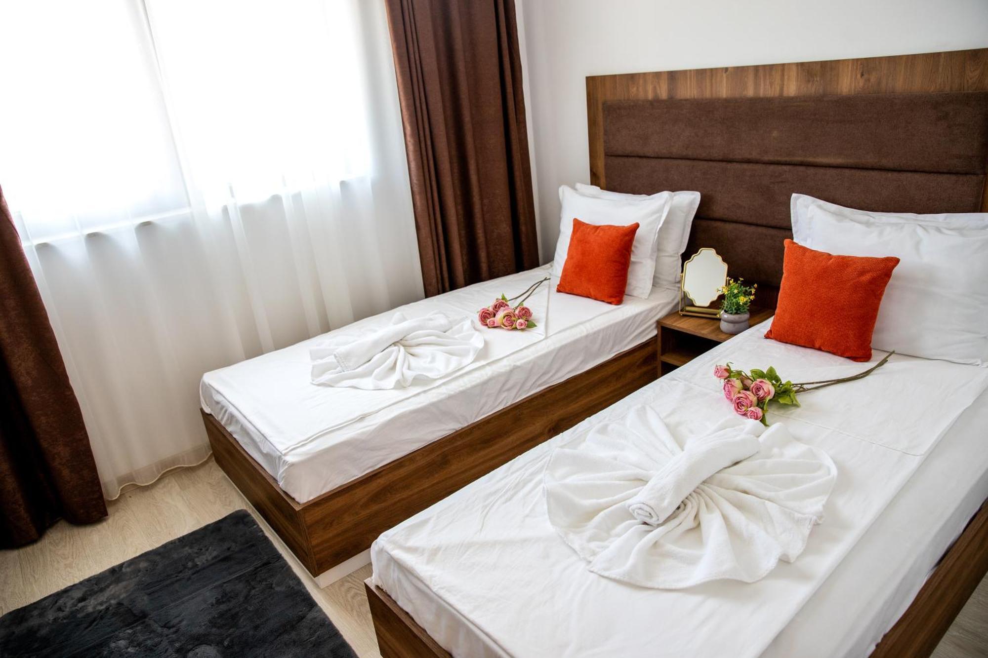 Two-Bedroom Premium Apartment Saints Constantine and Helena Exterior foto